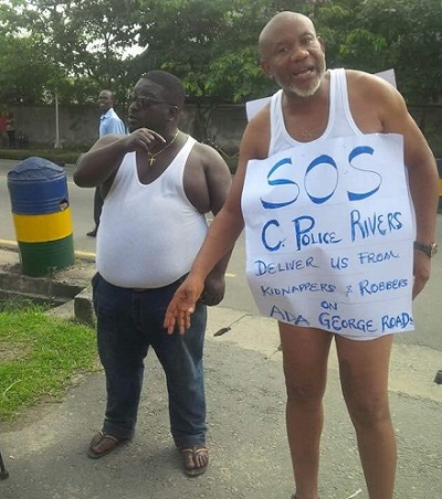 Man Protests Half Naked Against Robbery And Kidnapping