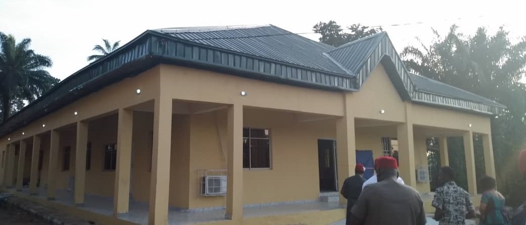 Igwe Egwuonwu Inaugurates Civic Center At Umuawulu