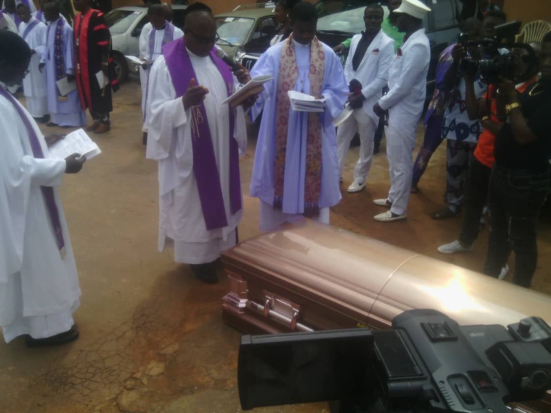 Former Principal of Nat. Grammar School Nike, C.O.C Chiedozie Laid To Rest At Amawbia