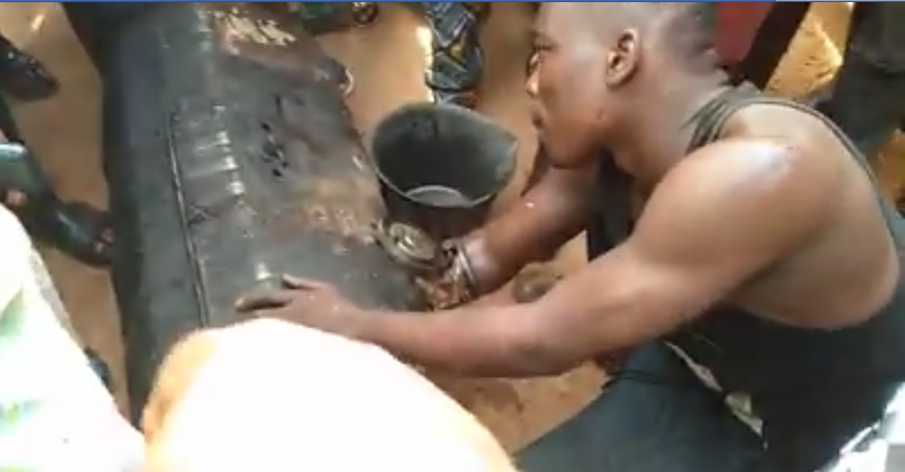 Shocking: Man’s Hand Trapped  In Vehicle Tank  While Stealing Diesel In Awka