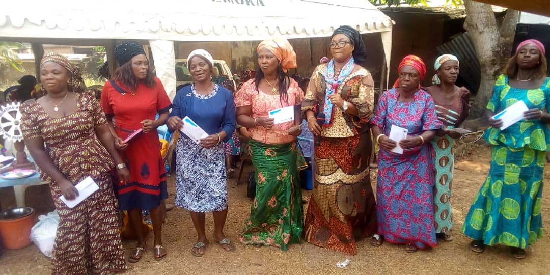 Aboatulu Women Enugwu -Ukwu And Rotary Club Give Succour To Indigent Widows