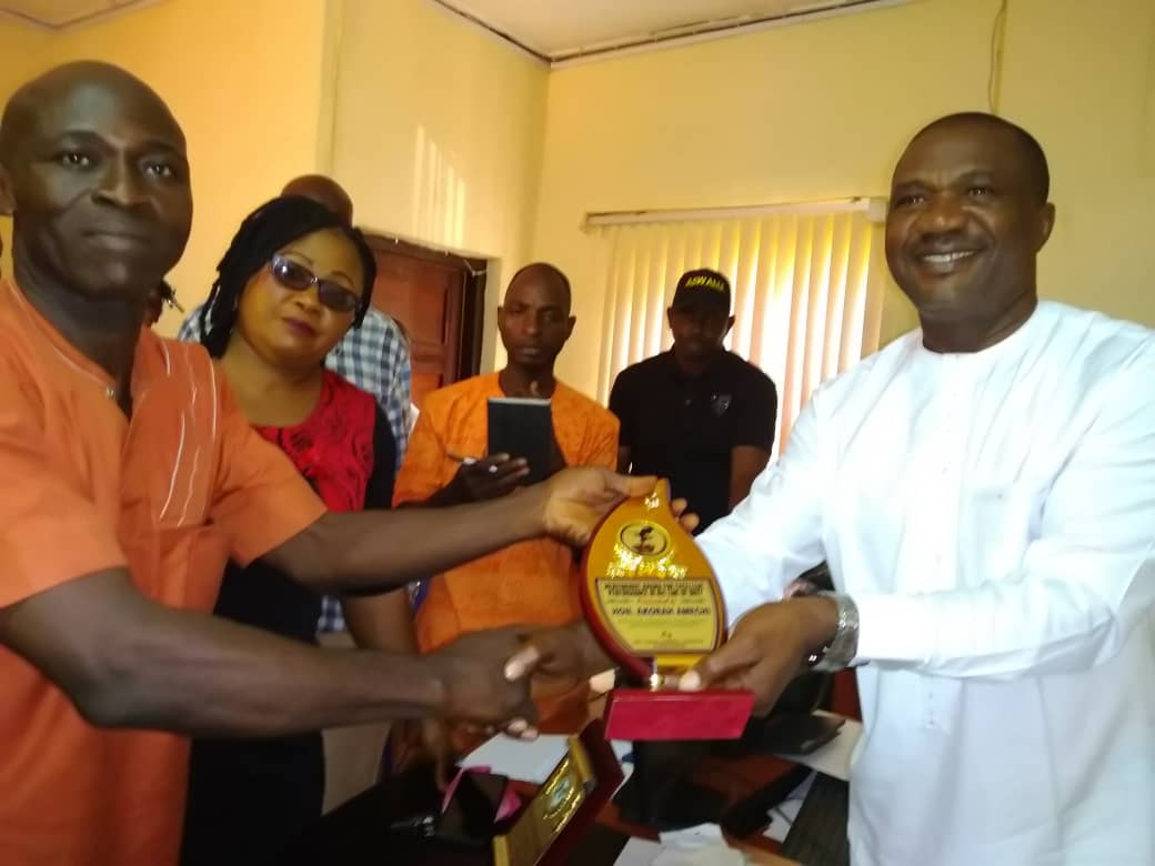 Anambra Residents Tasked On Proper Disposal Of Waste As Traders Honour ASWAMA Boss With Award