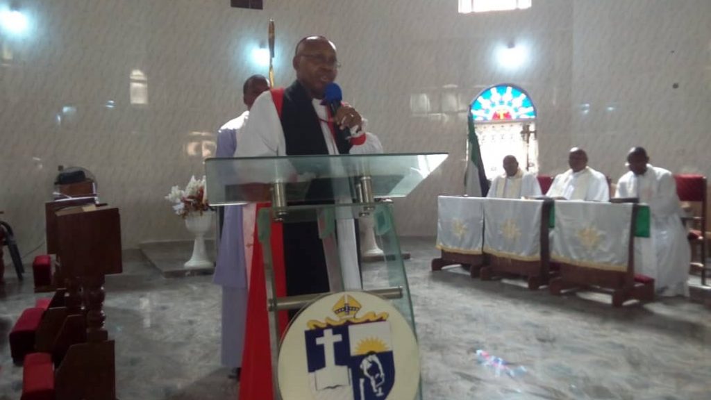 Bishop Ibezim Visits Enugwu -Agidi  Community, Tasks Parents On Exemplary Conduct