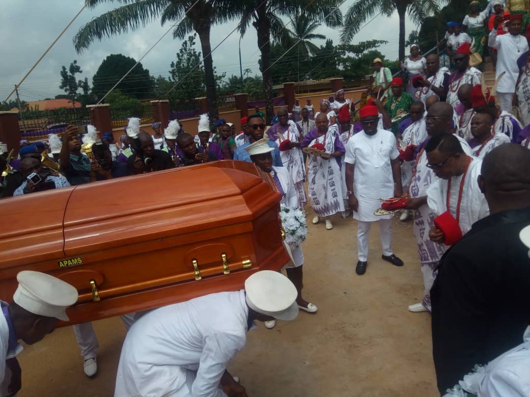 Late Aguleri Monarch Eze Idigo Laid To Rest At Country Home