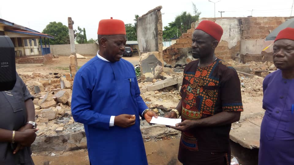 Ohaneze Ndigbo Anambra Gives Financial Assistance To Victims Of Tanker Fire At Amawbia Roundabout