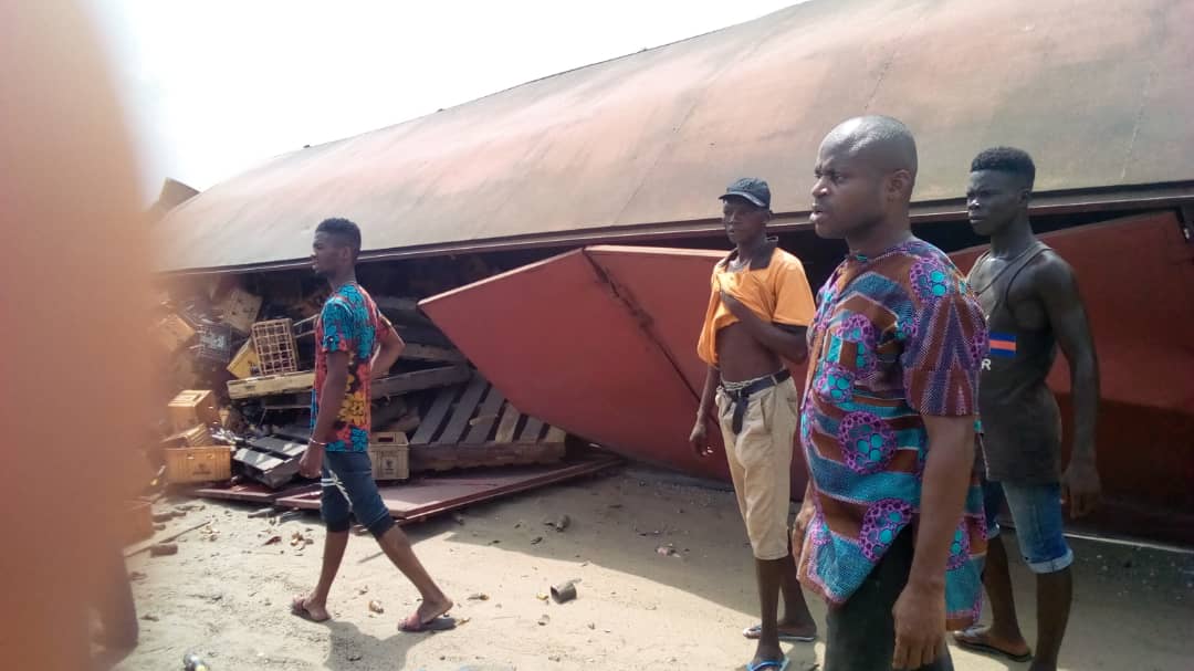 3 Escape Death As Lorry Crashes Into Drainage System In Onitsha