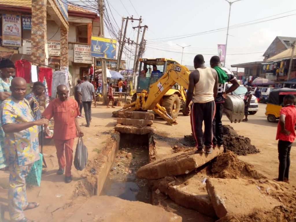 Flood Alert  : Anambra Govt Embarks On Desilting  Of Drainages