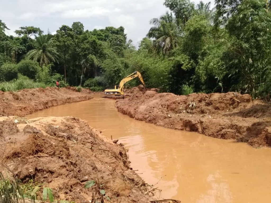 Flood : Anambra Govt Commences Desilting Of  More  Drainages