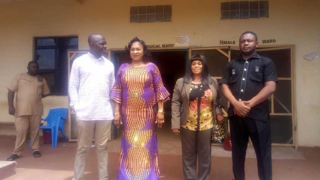 Mrs Obiano Gives Succour To 17 – Year Old Suspected Cancer Patient, Others At COOU Teaching Hospital, Amaku, Awka