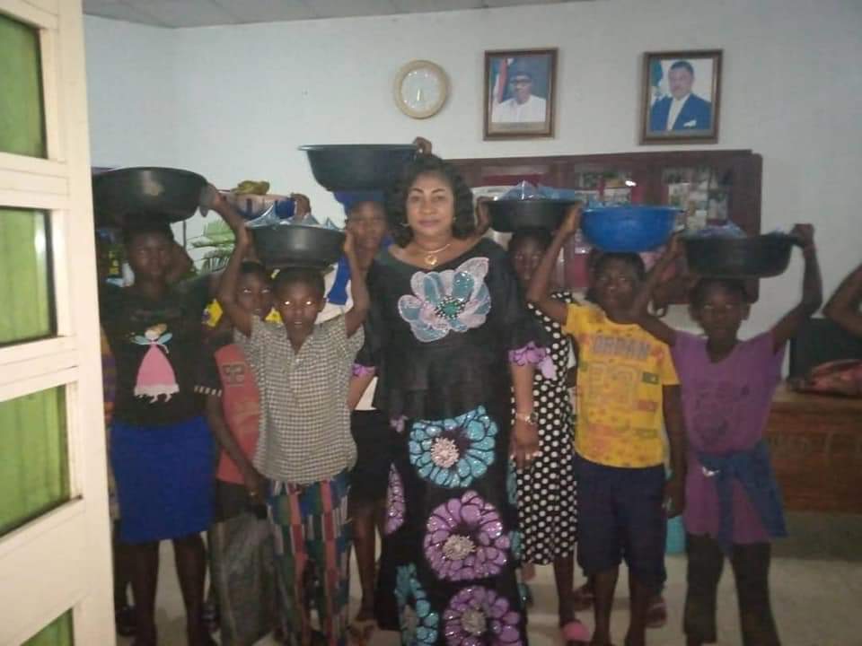 Anambra State Commissioner For Women Affairs, Picks Up Children Hawking During School Hours