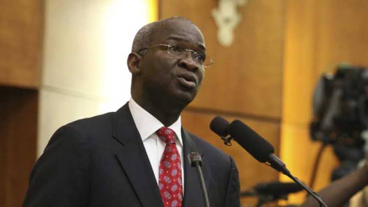 Fashola Meets FRSC,  FERMA  On Road Repairs