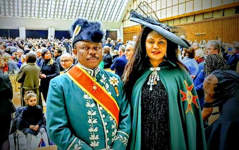 Traditional Ruler Of Nteje Igwe Odegbo  Congratulates Obiano On Papal Knight Investiture