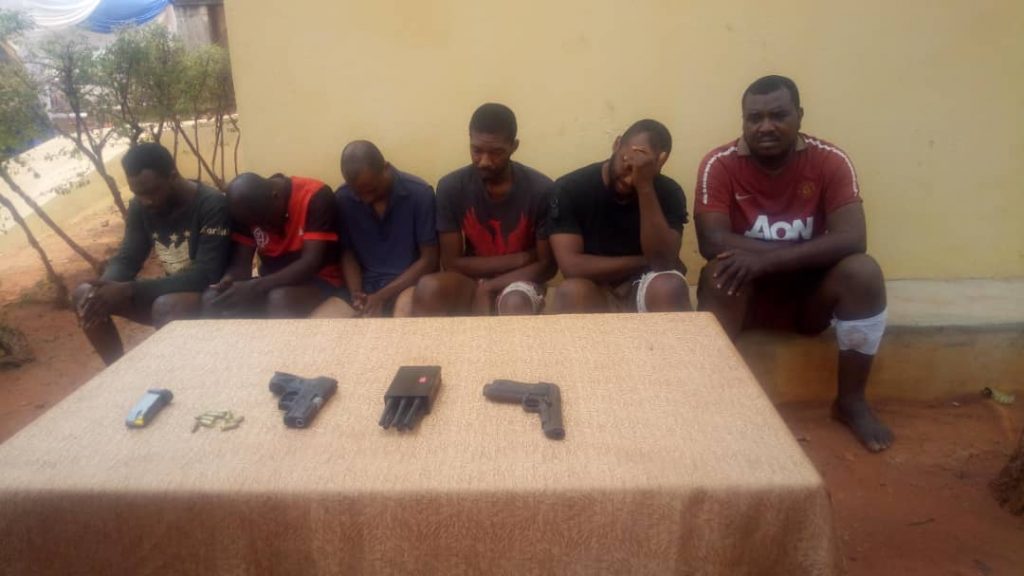 Anambra Police Command Parades  6 Suspected Armed Robbers At Amawbia