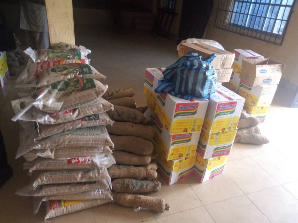 Nkpologwu Community, Aguata Council Area Distributes Food Items, Money To Vulnerable Members