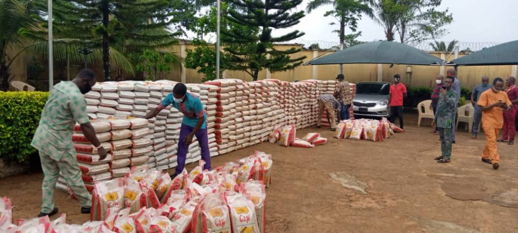 Anambra Lawmaker Ozobialu Distributes Over 1000 Bags Of Rice , Cash To Vulnerable People In Nnewi South One Constituency