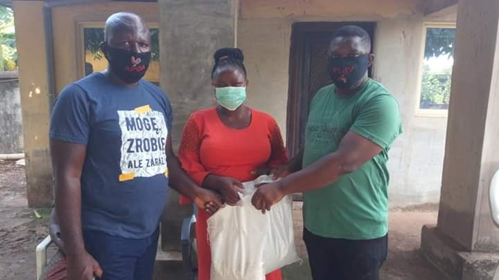 Nzewi Distributes Palliative Materials To Over  100 Indigent Persons In Umuogboo Obiofia Nnewichi, Nnewi North Council Area