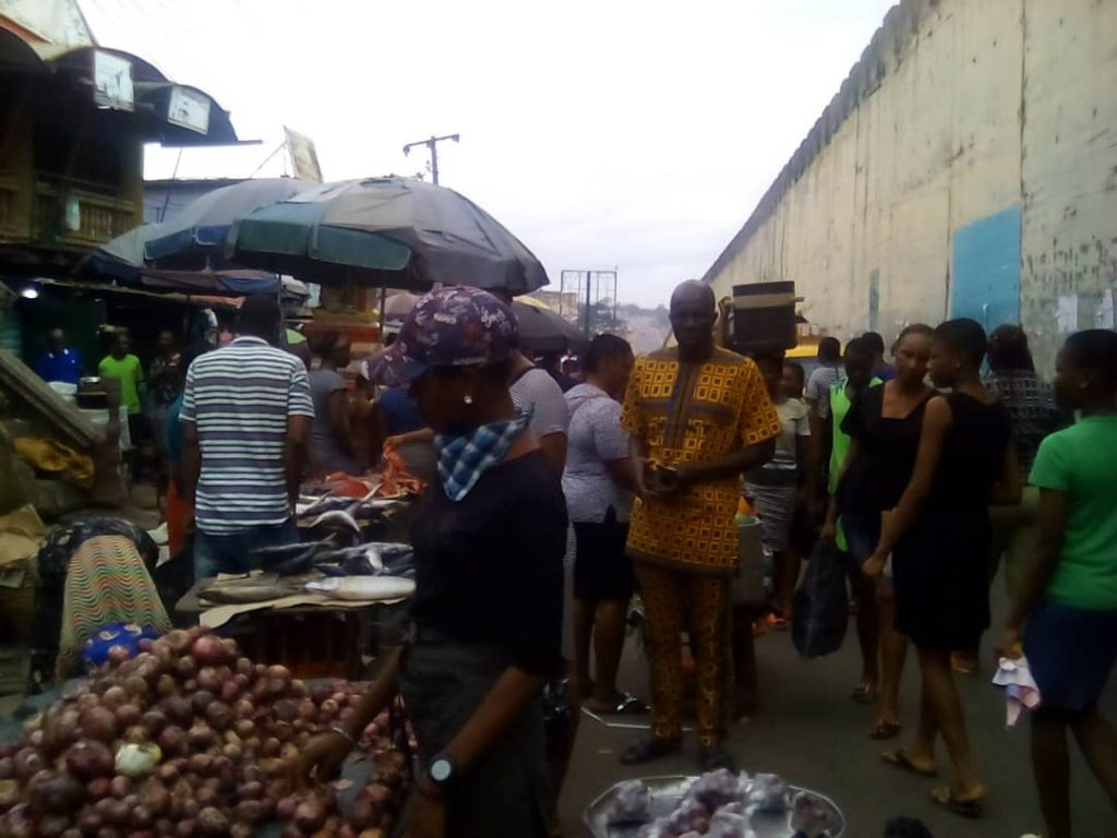 Motorists In Onitsha Caution Traders Against Displaying Wares On Roads