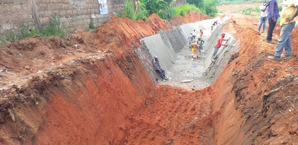 Obeleagu -Nkisi -Aroli-Ogbuli-Nwavuli Streets Onitsha Receive Lifeline As Anambra Govt Tackles Gully Erosion