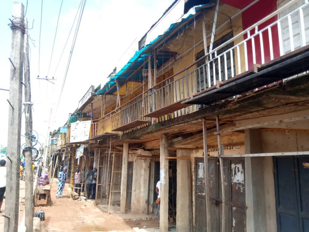 Violation Of COVID -19 Protocols : Eke Awka Market Traders  Comply With  State  Govt Closure Order