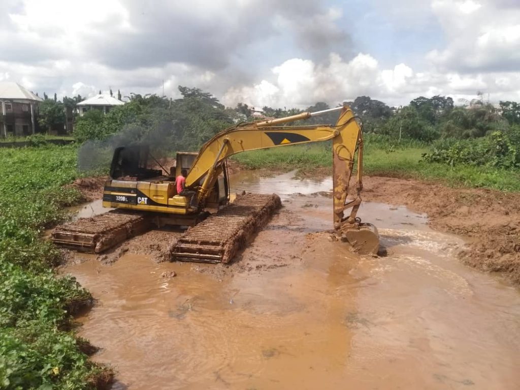 Anambra State Govt Commences Dredging Of  Water Channels At Nwakpadolu Estate Axis Of Awka