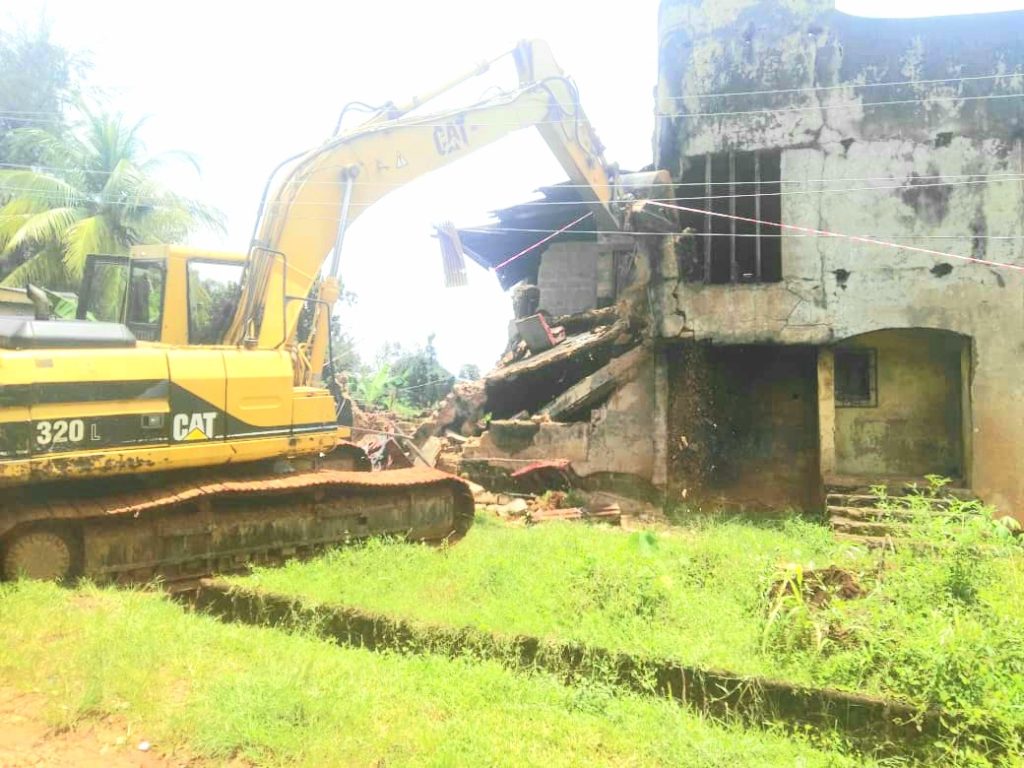 Anambra State Govt Demolishes Partially Collapsed Building That Claimed Lives Of Couple At Obosi, Idemili North Council  Area