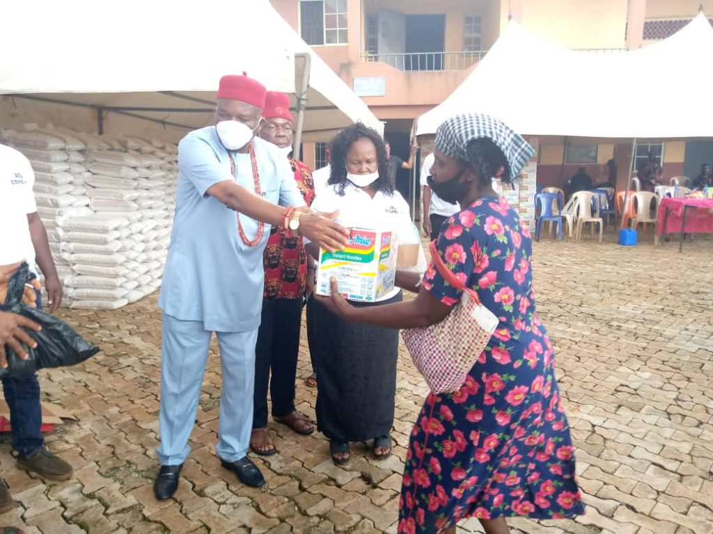 Associations Of Ndi Amawbia In US Distribute Palliative Items To 600 Indigent Persons Of The Community