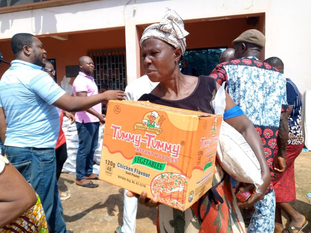 Mrs Obiano Distributes Palliative Materials To 200 Indigent Persons In Osile Ogbunike, Oyi Council Area