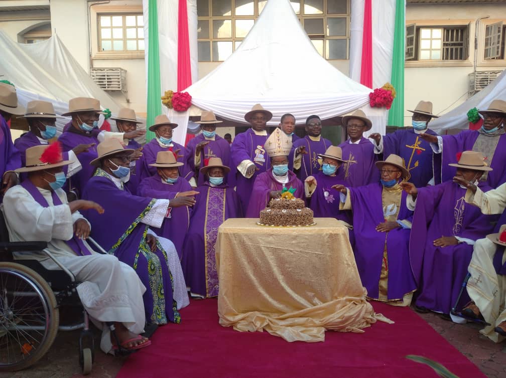 Awka, Ekwulobia Dioceses Hold Christmas Party, Carols For Retired Priests In Awka 