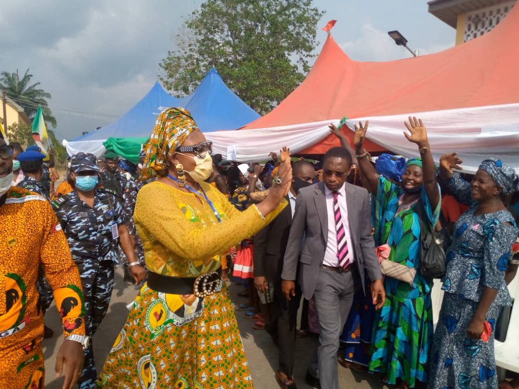 Mrs Obiano Visits Ogbaru,  Asks Privileged Individuals To Assist The Needy 