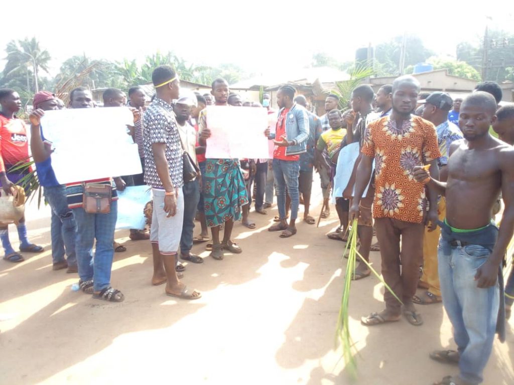 Youths Of Umuona Community, Aguata Council Area Embark On Peaceful Protest Over Town Union Election 