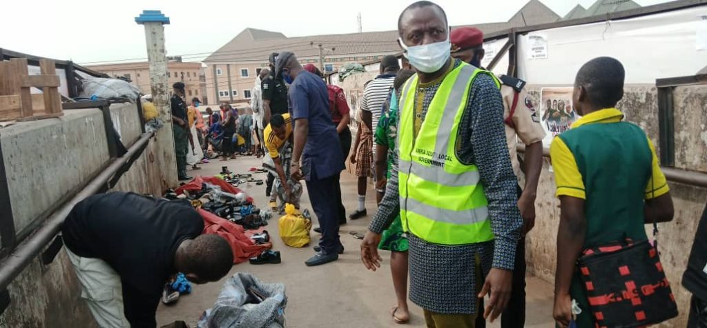 Awka South LG Council Decongests Pedestrian Crossing At UNIZK Temp Site Awka