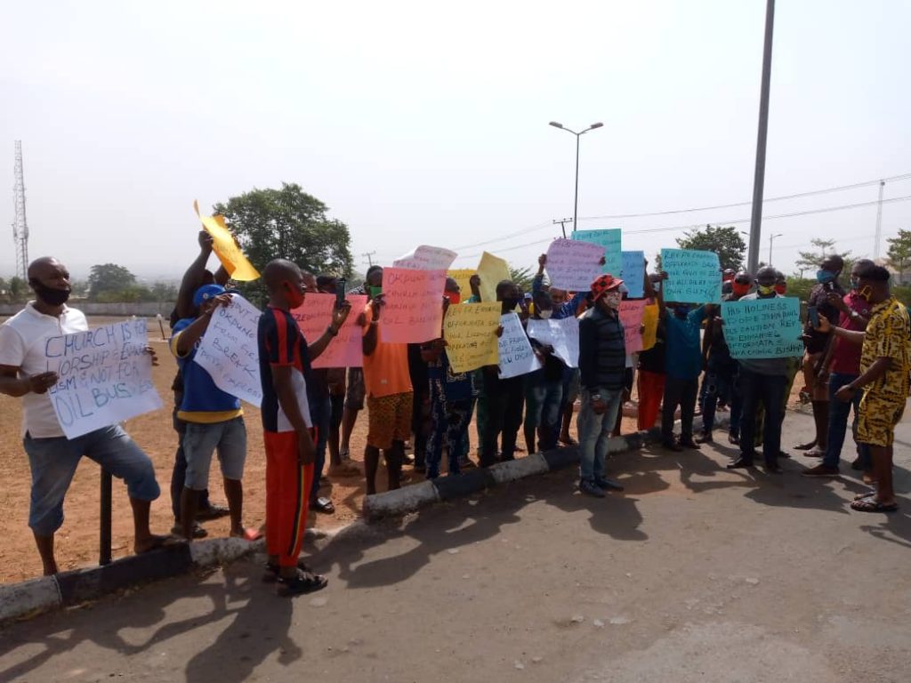 Youths Of Okpuno Community, Awka South Council Area Hold Peaceful Protest Against Siting Of Petrol Station In Primary School Compound At Nodu