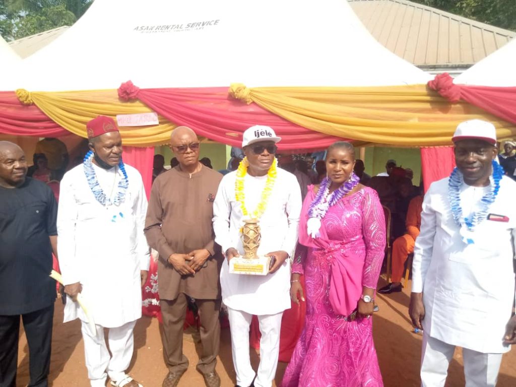 Ihuekili Village, Igboukwu  Honours Aguata Council TC Chairman Ezeibe