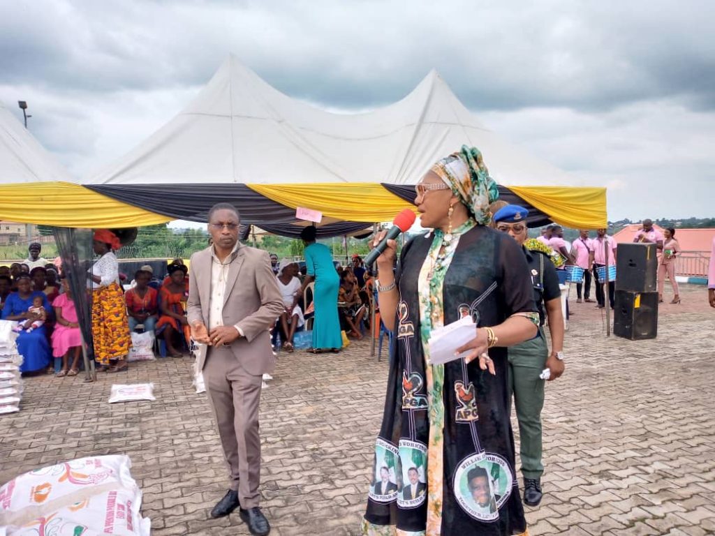 LGA Tour: Mrs Obiano Interacts With People Of Anambra West, Ayamelum Council Areas , Gives Succour To Widows, Others