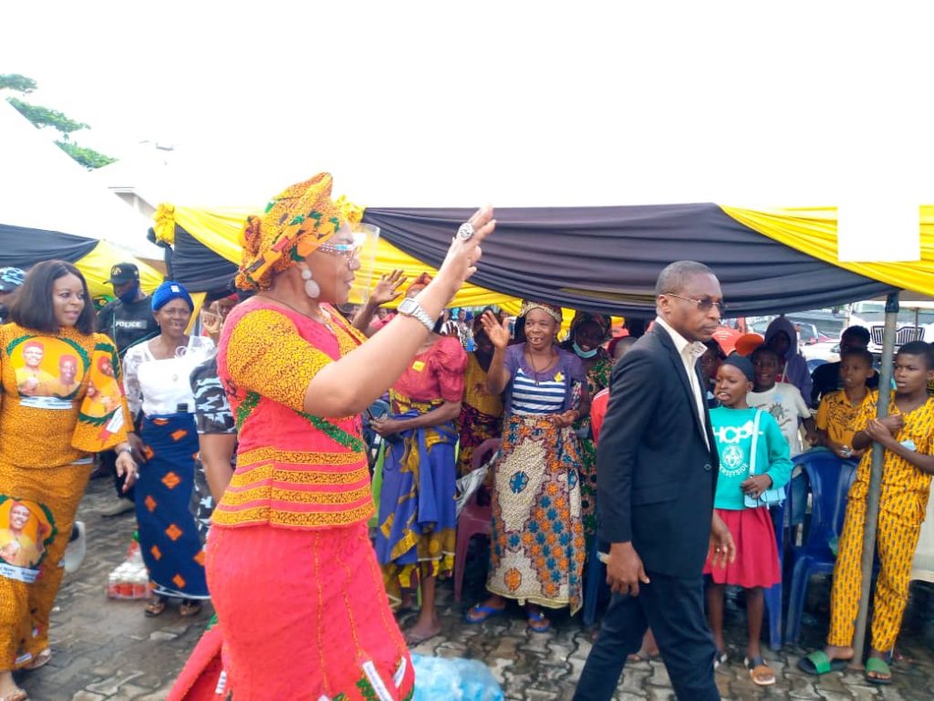 Mrs Obiano  Interacts With People Of Ihiala, Ekwusigo Council Areas, Optimistic Mrs Soludo Will Uphold Humanitarian Services