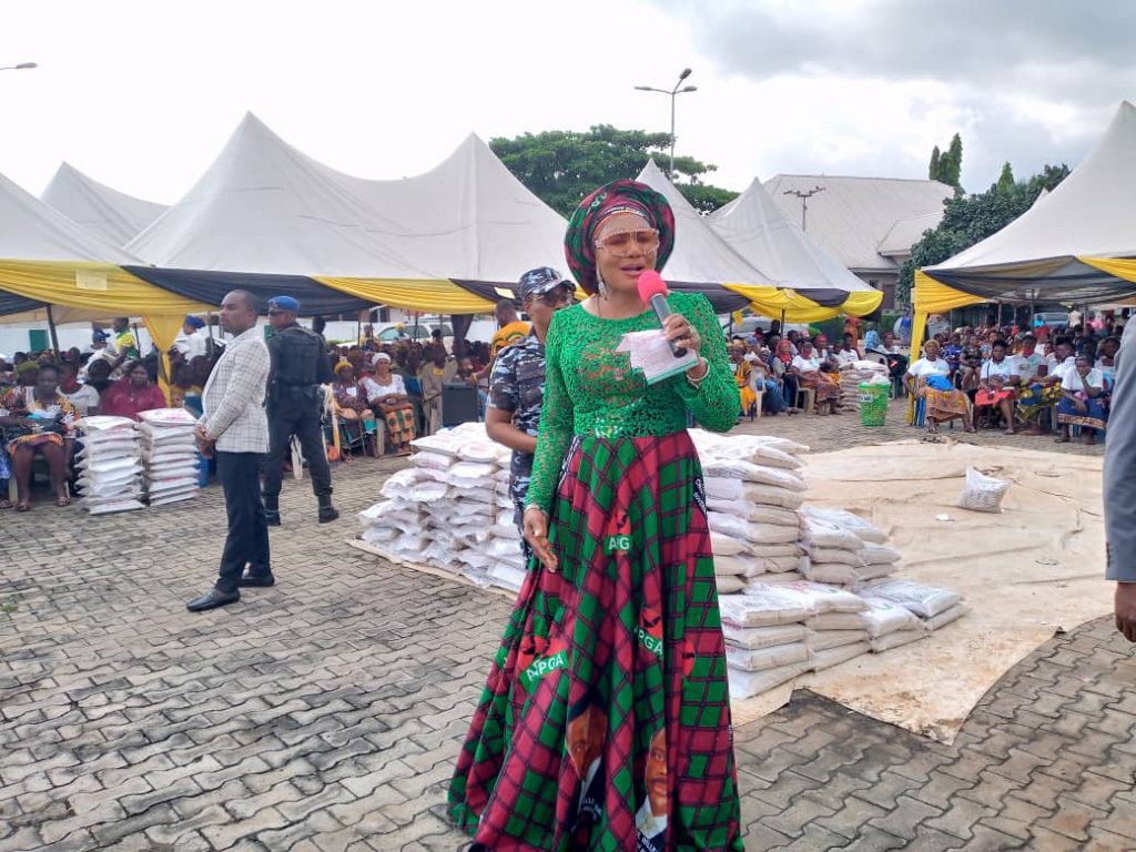 Over 10,000 Persons Touched As Anambra Governor’s Wife, Dr (Mrs) Obiano, Mrs Soludo Concludes 2021 LGA Tour