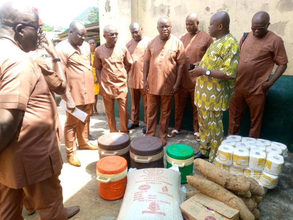 Unique Fellows All Nations Club Donates Food, Household Items To Inmates Of NCS Awka