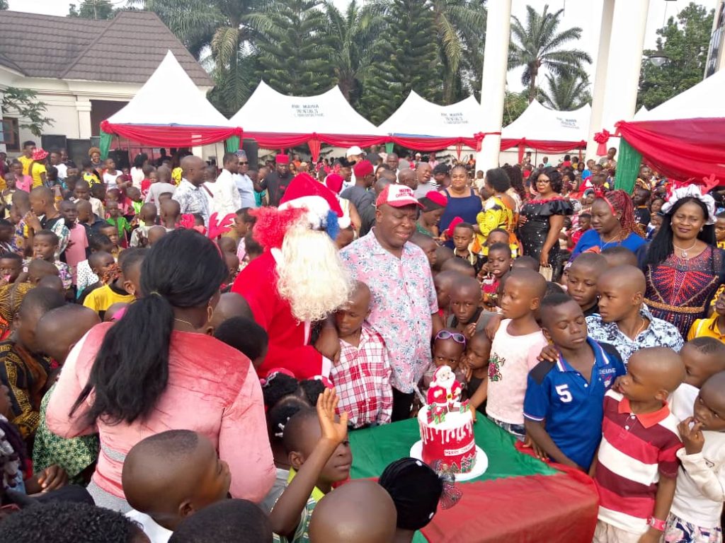 Former National Chairman Of APGA Umeh Holds Christmas Party For Children At Aguluzigbo Anaocha Council Area