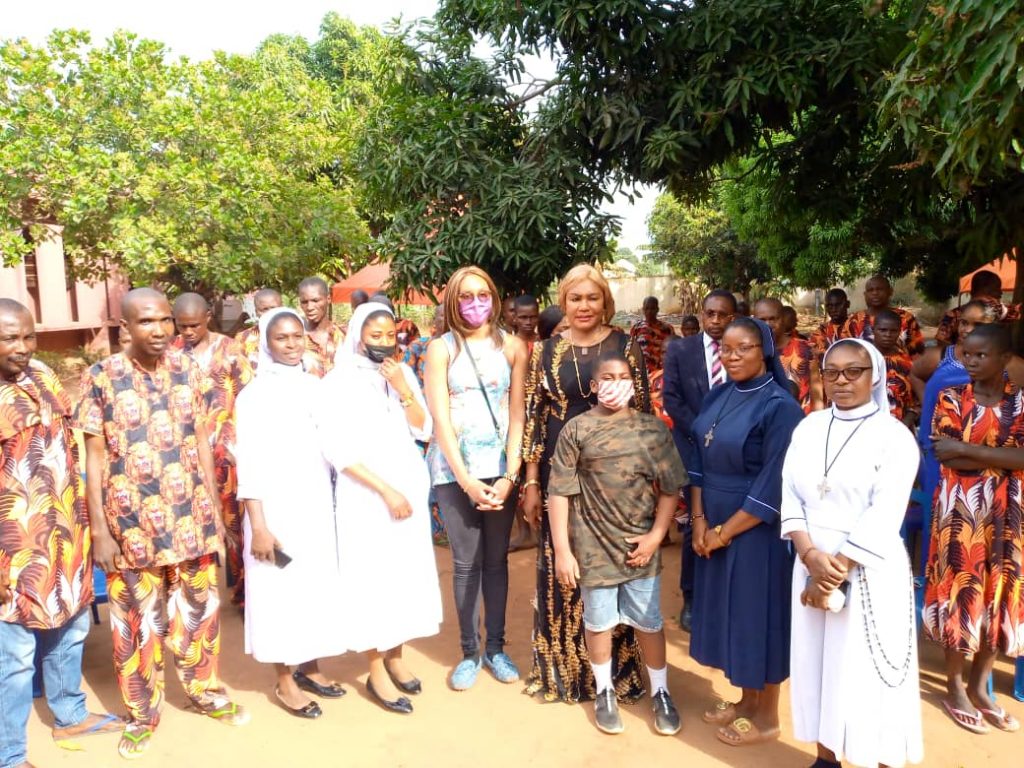 Yuletide: Mrs Obiano Gives Succour To Nteje Rehabilitation Centre,  Model Community Children’s Home, Awka