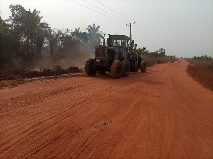 Yuletide: Anambra West TC Chairman Orji – Okafor Commences Palliative Work On Umueze Anam – Oroma Etiti – Umuenwelu – Nzam Inoma Federal Road