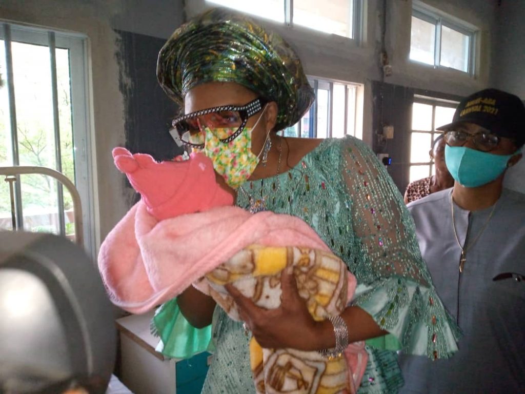 Mrs Obiano Visits Anambra New Year Baby ‘Great’ At Onitsha, Showers Him With Gifts 