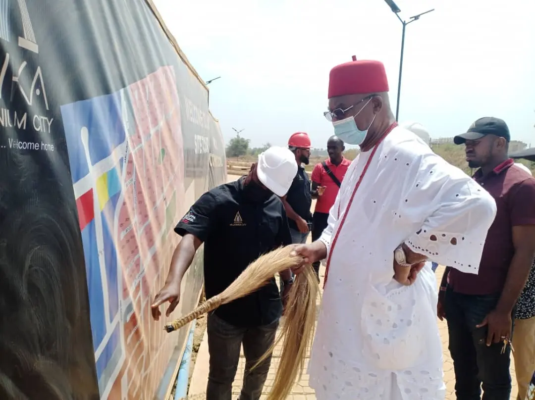 Obi of Onitsha, Igwe Alfred Nnaemeka Achebe Visits Awka Millenium City Project Site, Says Governor Obiano Is Finishing Strong