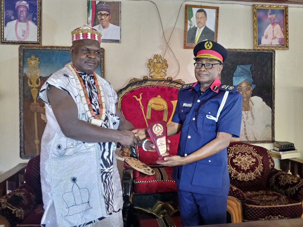 New Zonal Commander Of NSCDC Ogalagu Visits Traditional Ruler Of Awka Obi Gibson Nwosu