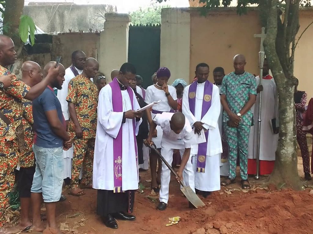 Family, ABS Mourn As Mrs Blessing Nwana Was  Buried In Enugwu-Ukwu, Njikoka Council Area