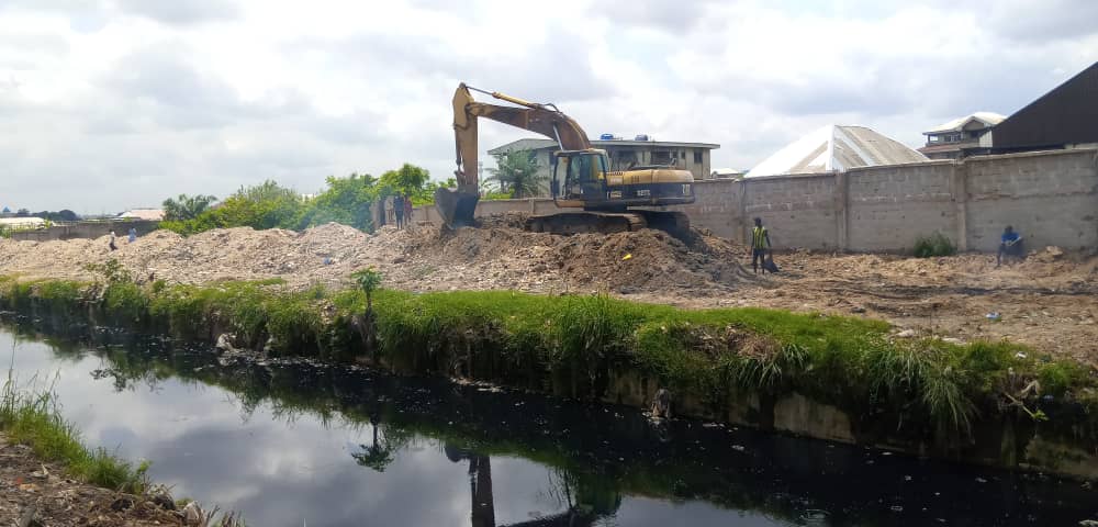 Work Advances On Desilting Of  Sakamori Drainage Ogbaru