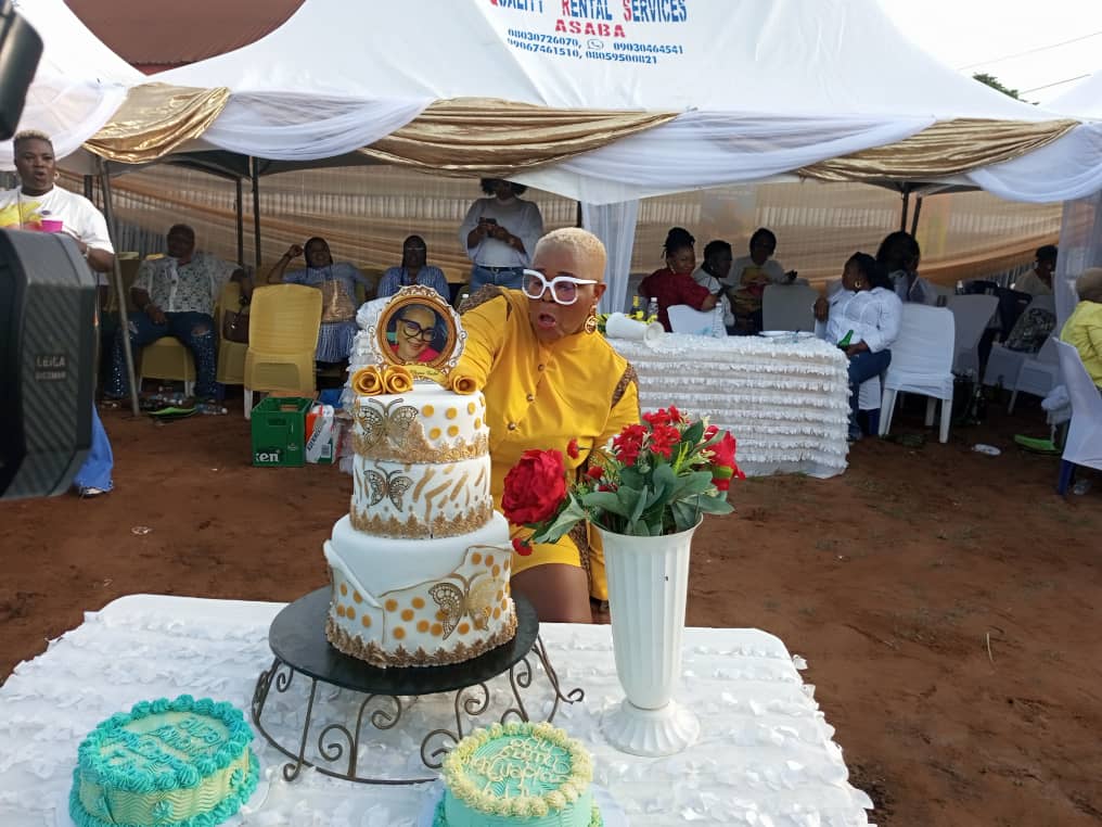 Mrs Gold  Emejulu Clocks 50