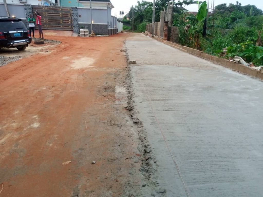 Residents of Professor DM Nduka Crescent, Awka Embark On Construction Of Access Road