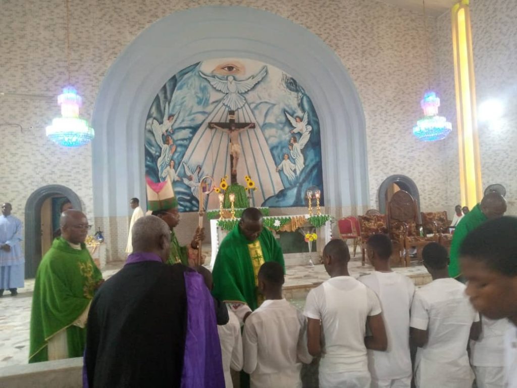 Catholic Bishop Of Awka Ezeokafor Visits St. Matthew’s Catholic Church Amawbia, Urges Youths Not To Compromise Future