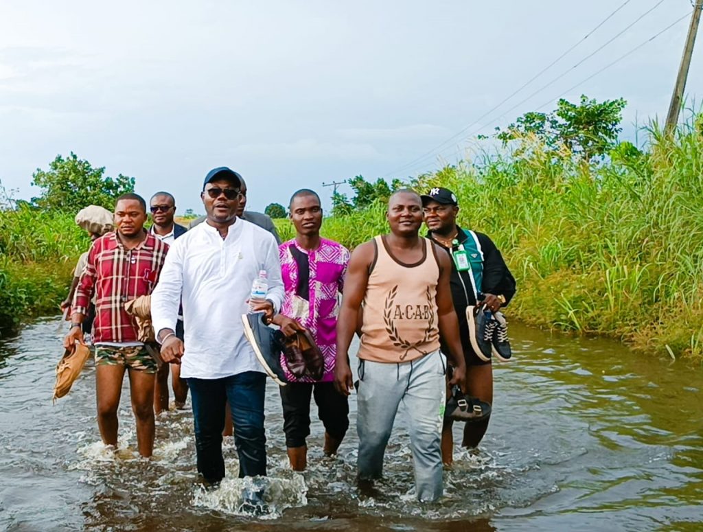 Anambra Assembly Speaker Okafor Visits Persons Displaced By Flood