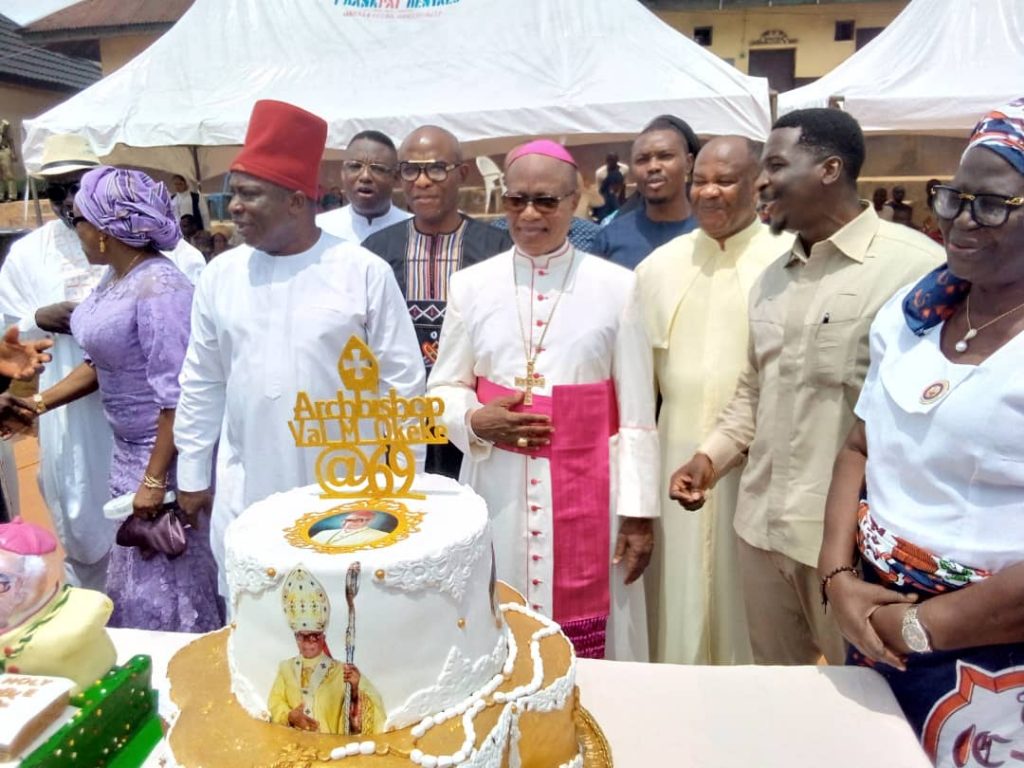 Archbishop Okeke Celebrates 69th Birthday With  Inmates Of Correctional Center  Onitsha